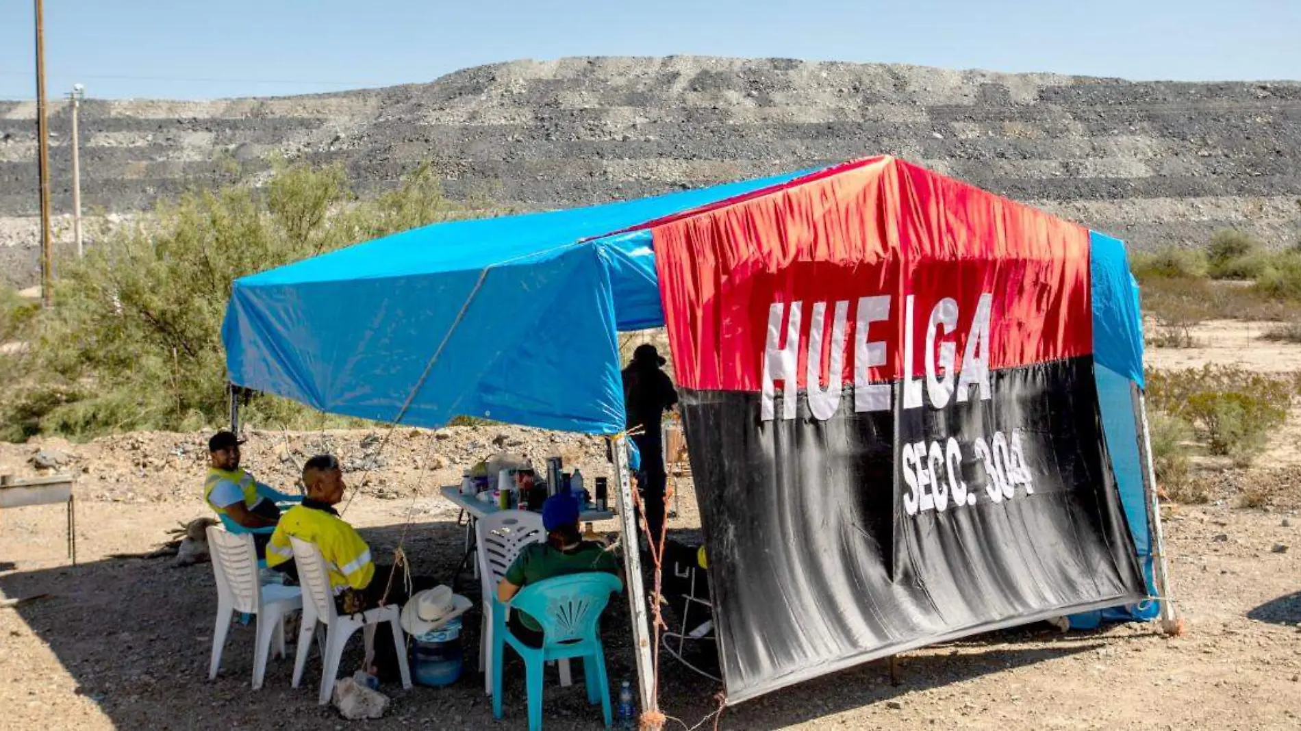 Huelguistas en Peñasquito, bajo la sombra